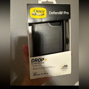 iPhone 14 Plus defender otterbox